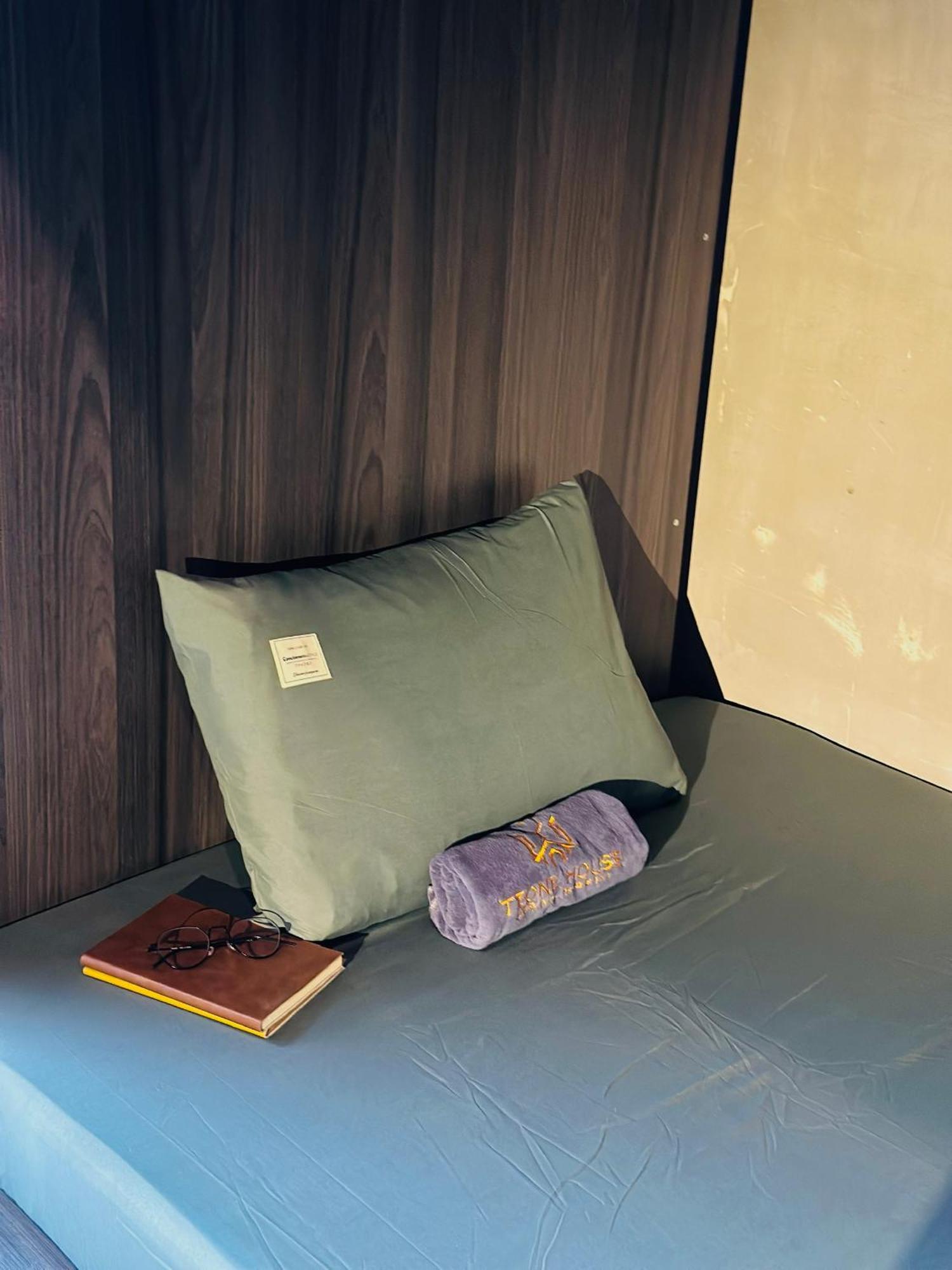 Capsule hotel T Zone - Quiet Place, Near China Town,ho Thi Ky Street Food,cafe,beer *